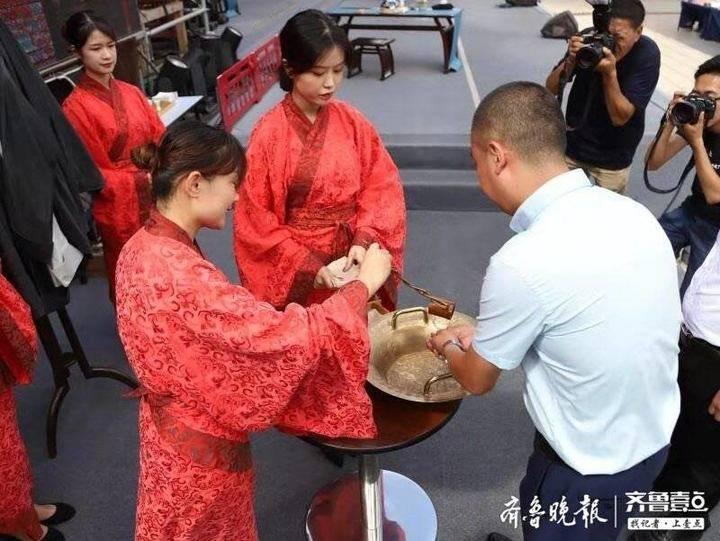 即墨厨师最新招聘信息揭秘，探寻小巷中的独特美味之旅