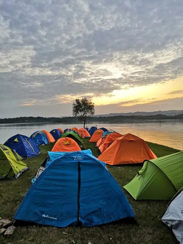 简阳三岔湖露营新体验，星空下的温馨时光